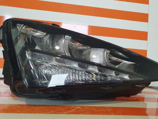 bontott SKODA SCALA Jobb Ledes Fényszóró