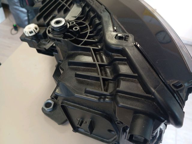 bontott SKODA SCALA Jobb Ledes Fényszóró