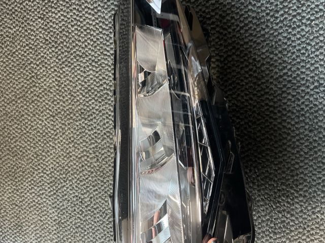 bontott SKODA SCALA Jobb Ledes Fényszóró