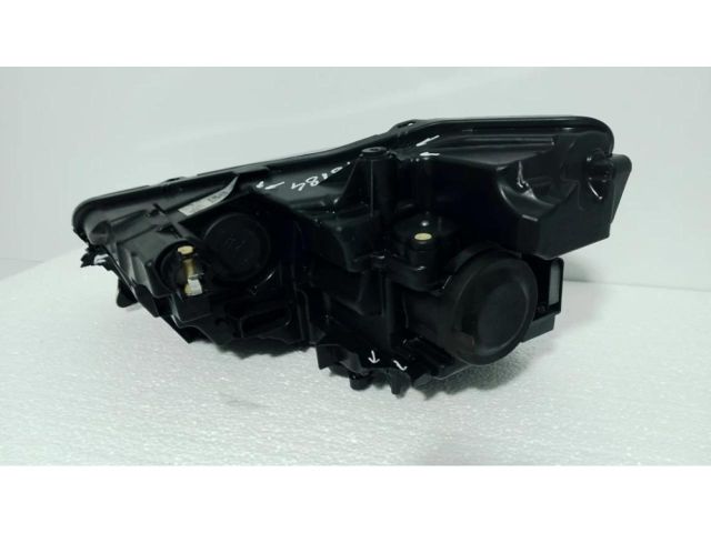 bontott SKODA SCALA Jobb Ledes Fényszóró