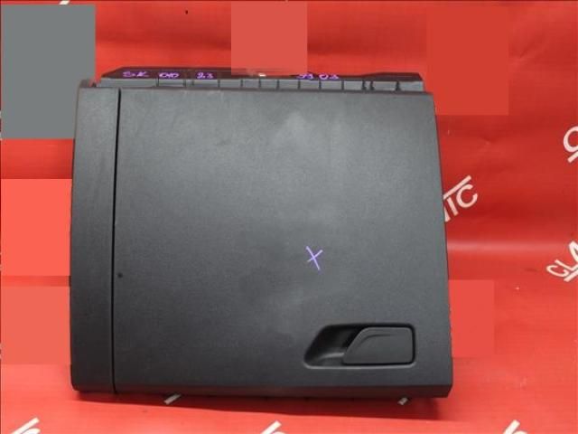 bontott SKODA SCALA Kesztyűtartó