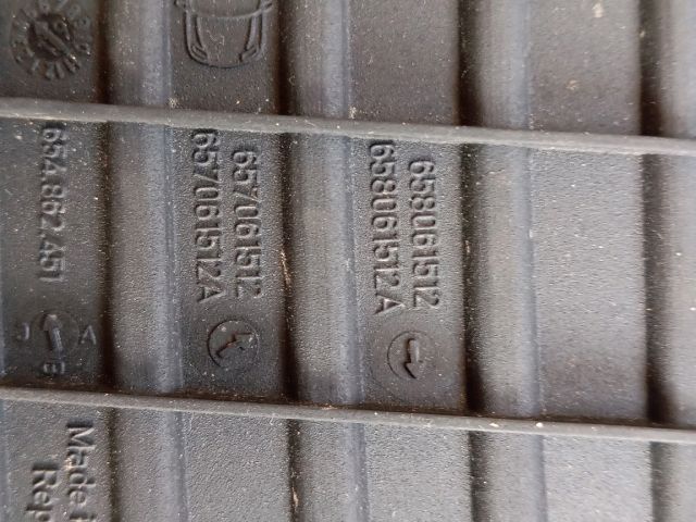 bontott SKODA SCALA Padlószőnyeg