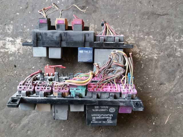 bontott SKODA SUPERB I Fő Relé