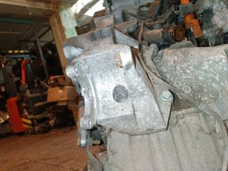 bontott SKODA SUPERB I Generátor Tartó Bak