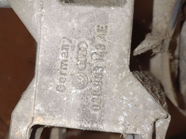 bontott SKODA SUPERB I Generátor Tartó Bak