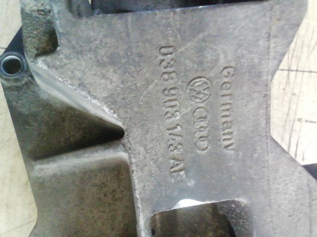 bontott SKODA SUPERB I Generátor Tartó Bak