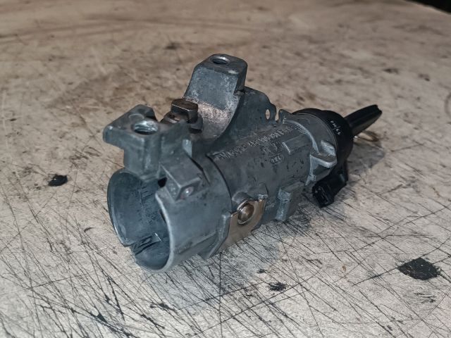 bontott SKODA SUPERB I Gyújtáskapcsoló Házzal