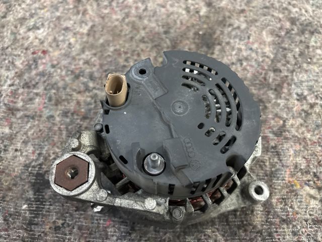 bontott SKODA SUPERB I Generátor