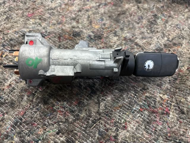 bontott SKODA SUPERB I Gyújtáskapcsoló Házzal