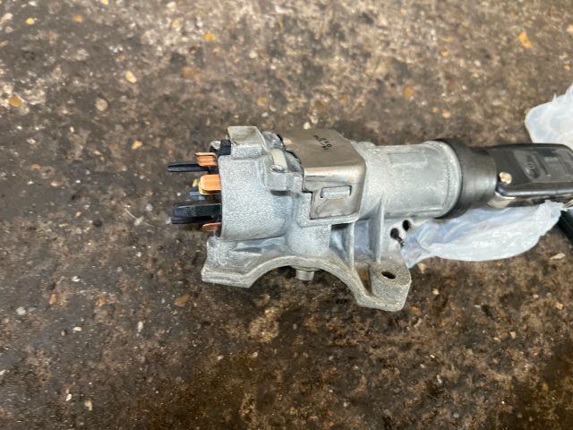 bontott SKODA SUPERB I Gyújtáskapcsoló Házzal