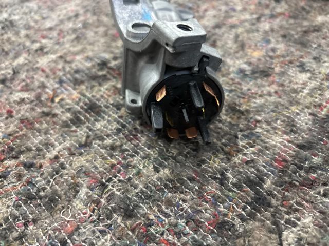 bontott SKODA SUPERB I Gyújtáskapcsoló Házzal