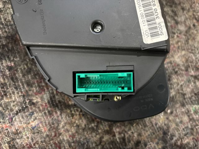 bontott SKODA SUPERB I Kilométeróra