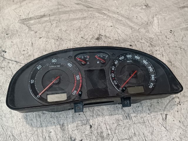 bontott SKODA SUPERB I Kilométeróra