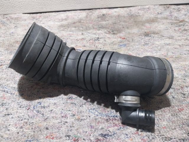 bontott SKODA SUPERB I Légbeömlő Cső