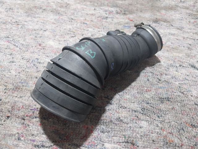 bontott SKODA SUPERB I Légbeömlő Cső