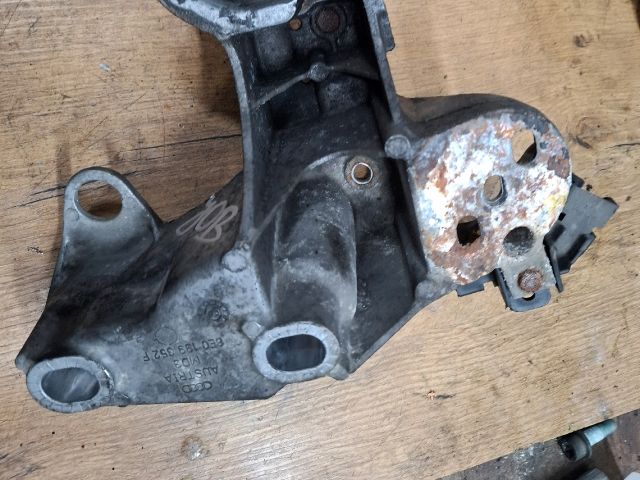 bontott SKODA SUPERB I Motor Tartó Bak (Fém)