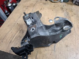 bontott SKODA SUPERB I Motor Tartó Bak (Fém)