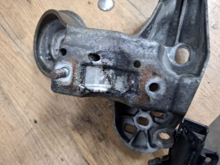 bontott SKODA SUPERB I Motor Tartó Bak (Fém)