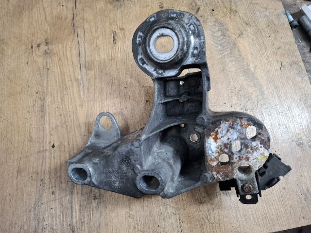 bontott SKODA SUPERB I Motor Tartó Bak (Fém)