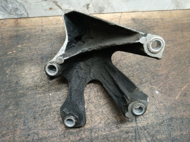 bontott SKODA SUPERB I Motor Tartó Bak (Fém)