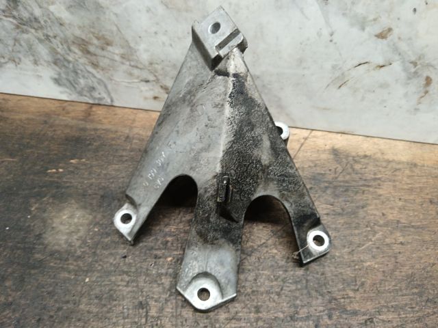 bontott SKODA SUPERB I Motor Tartó Bak (Fém)