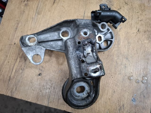 bontott SKODA SUPERB I Motor Tartó Bak (Fém)