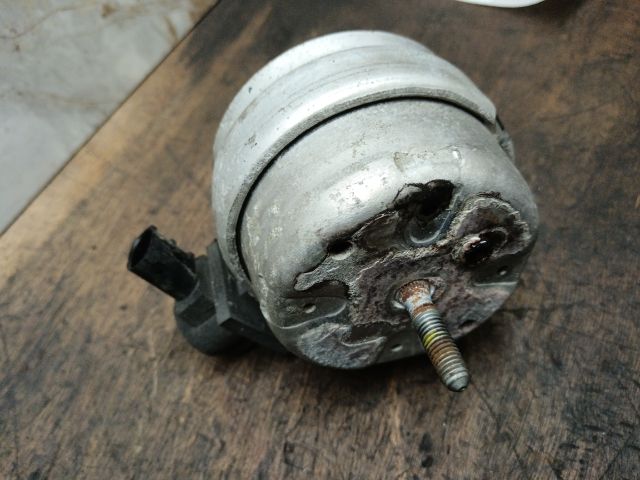 bontott SKODA SUPERB I Motor Tartó Bak (Pozíciófüggetlen)