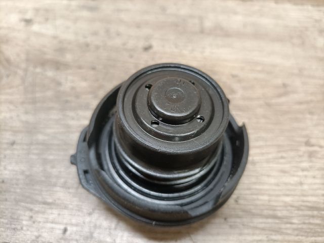 bontott SKODA SUPERB I Tanksapka