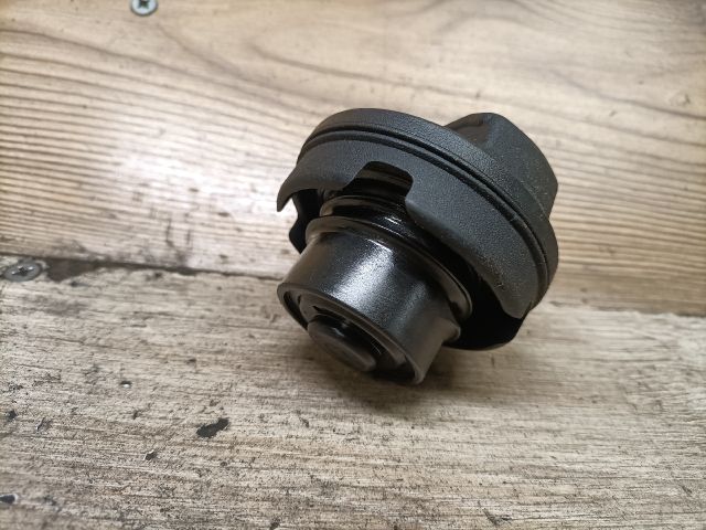 bontott SKODA SUPERB I Tanksapka