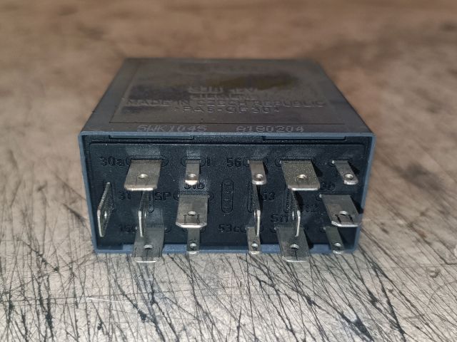 bontott SKODA SUPERB I Ablaktörlő Relé