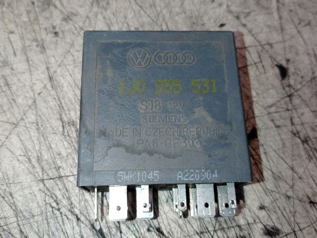 bontott SKODA SUPERB I Ablaktörlő Relé