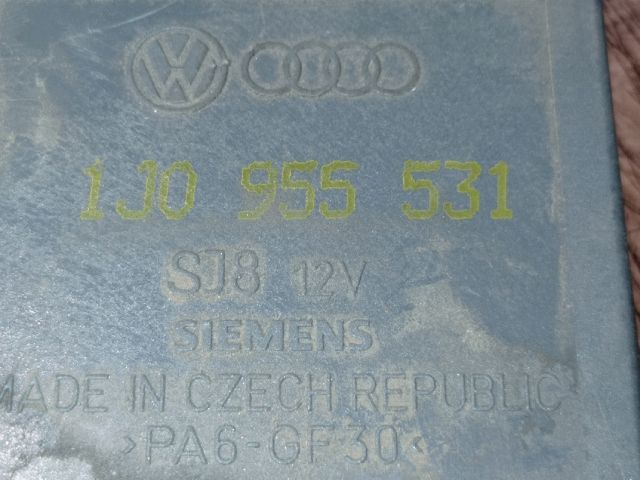 bontott SKODA SUPERB I Ablaktörlő Relé