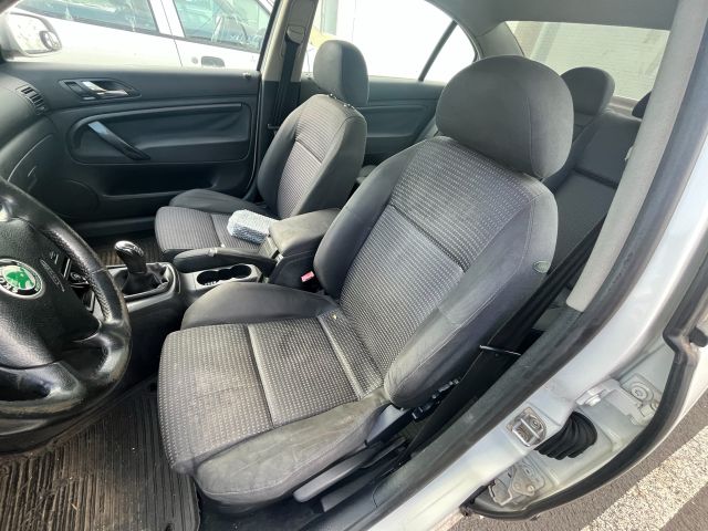 bontott SKODA SUPERB I Bal első Ajtóhatároló