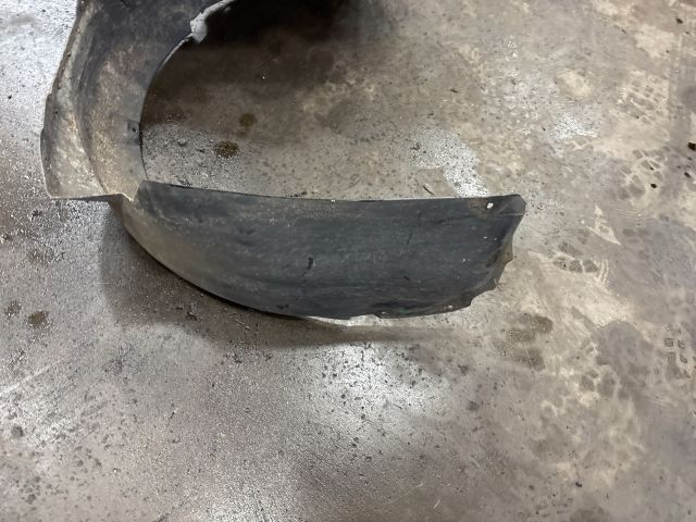 bontott SKODA SUPERB I Bal első Dobbetét (Kerékjárati, Műanyag)