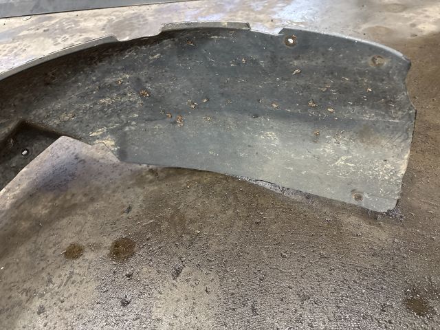 bontott SKODA SUPERB I Bal első Dobbetét (Kerékjárati, Műanyag)