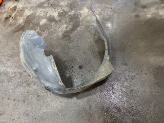 bontott SKODA SUPERB I Bal első Dobbetét (Kerékjárati, Műanyag)