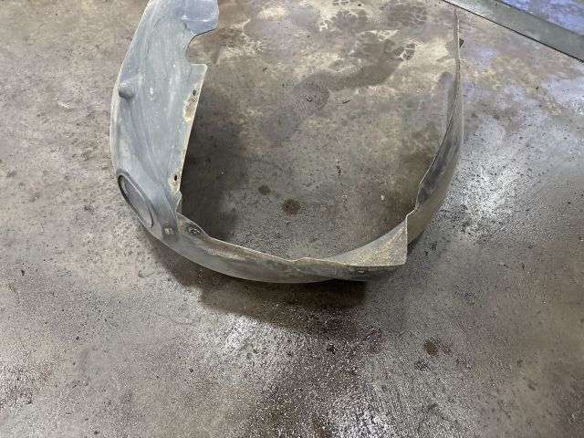 bontott SKODA SUPERB I Bal első Dobbetét (Kerékjárati, Műanyag)