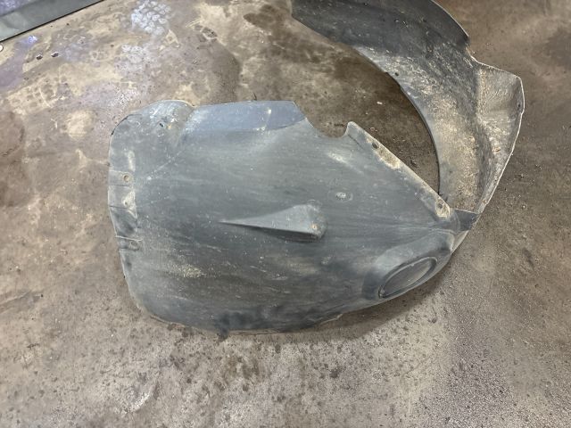 bontott SKODA SUPERB I Bal első Dobbetét (Kerékjárati, Műanyag)