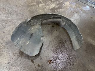 bontott SKODA SUPERB I Bal első Dobbetét (Kerékjárati, Műanyag)