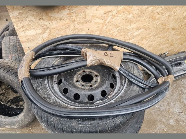 bontott SKODA SUPERB I Bal első Gumikéder