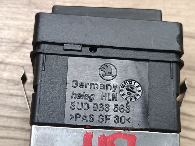 bontott SKODA SUPERB I Bal első Ülésfűtés Kapcsoló