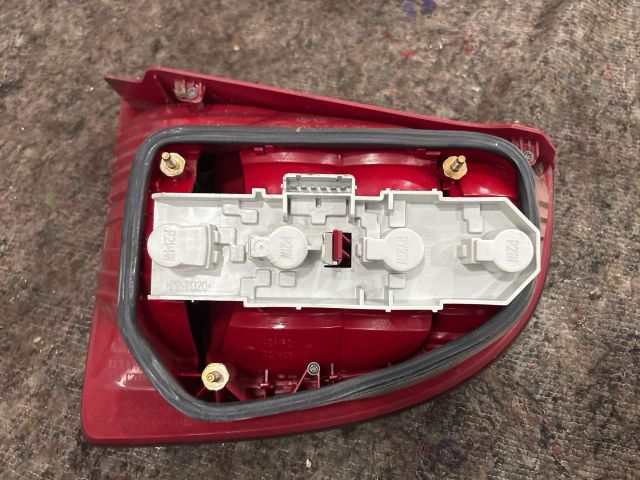 bontott SKODA SUPERB I Bal Hátsó Lámpa