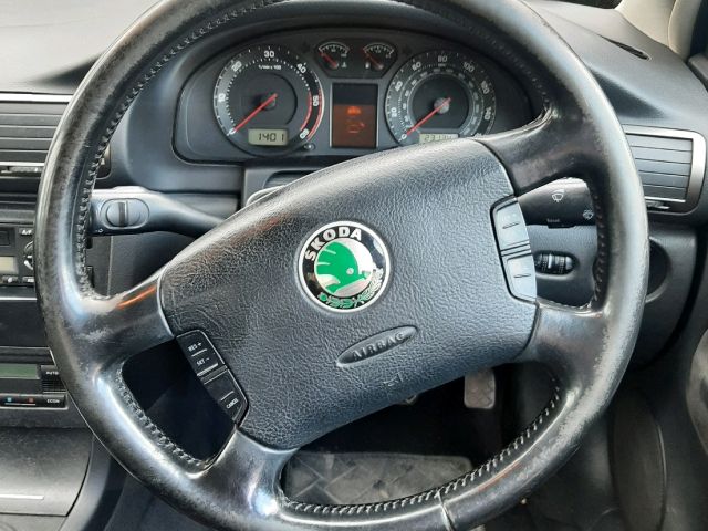 bontott SKODA SUPERB I Bal hátsó Vízlehúzó Gumicsík