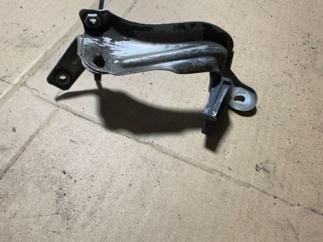 bontott SKODA SUPERB I Bal Sárvédő Oldaltartó