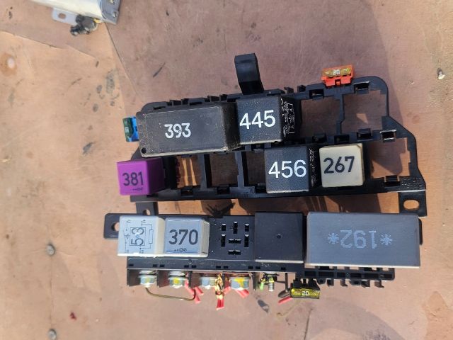 bontott SKODA SUPERB I Biztosítéktábla Utastér