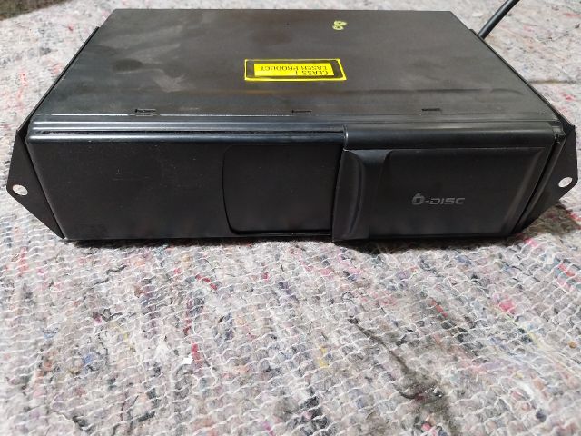 bontott SKODA SUPERB I CD / DVD Tár