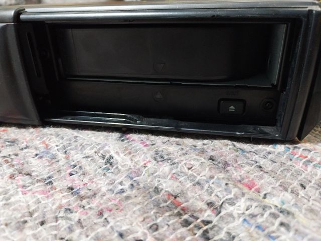 bontott SKODA SUPERB I CD / DVD Tár