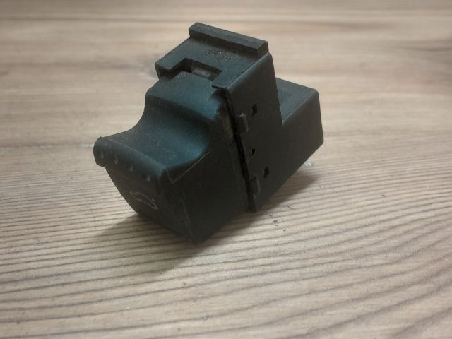 bontott SKODA SUPERB I Csomagtér Nyitó Kar / Gomb