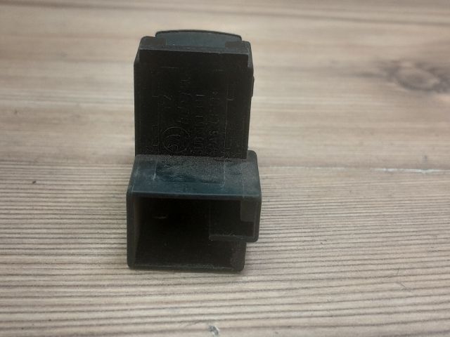 bontott SKODA SUPERB I Csomagtér Nyitó Kar / Gomb