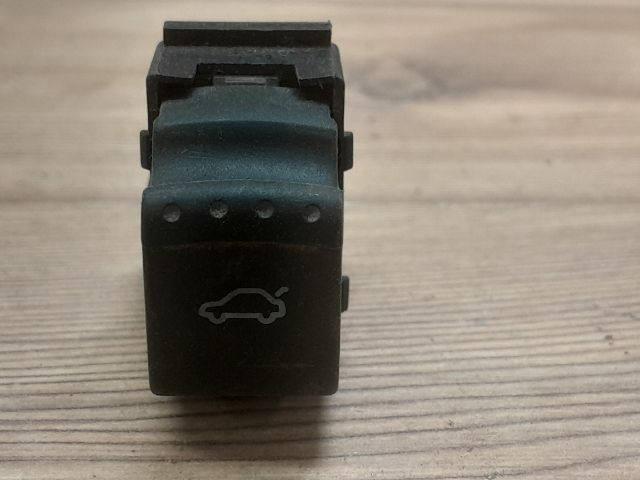 bontott SKODA SUPERB I Csomagtér Nyitó Kar / Gomb